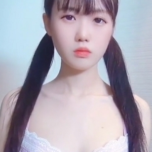 一级精选小妹子18岁成年出水